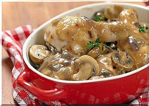 Try the Coca-Cola chicken recipe in the form of a mushroom pot.