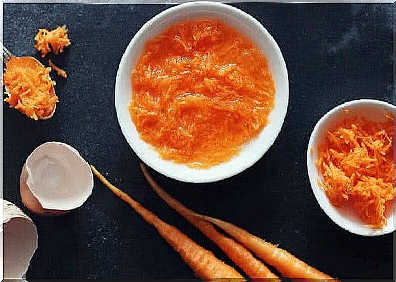 Treatment of carrot and egg white to fade forehead lines.