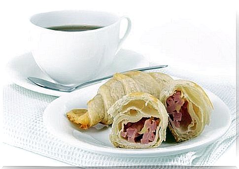 Turkey rolls are suitable for snacking for the dieter