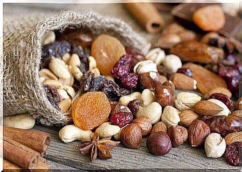 nuts and dried fruits