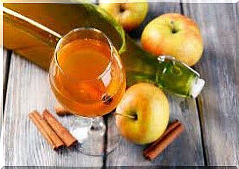 8 benefits of a tablespoon of apple cider vinegar a day