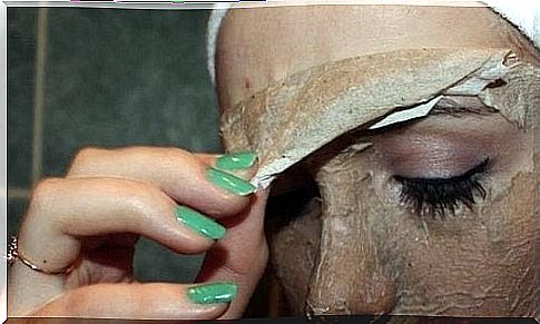 Face mask made of egg and kitchen paper