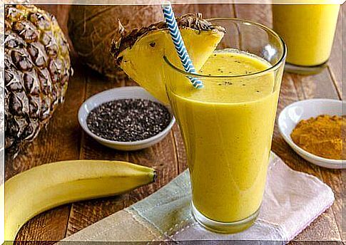 Delicious banana-throat smoothie to cleanse the liver