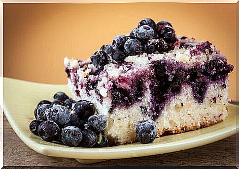 light pastries: blueberry cake