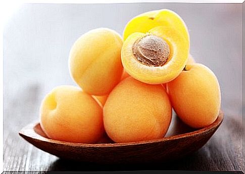 eat apricot fresh