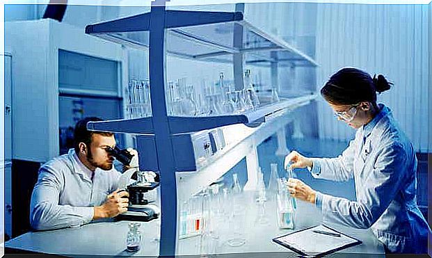 Samples taken from the thyroid glands are examined in the laboratory by experts.