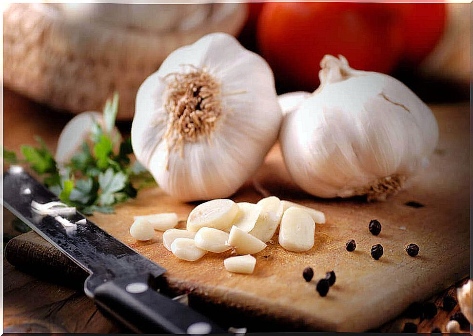 Garlic helps prevent cardiovascular disease.