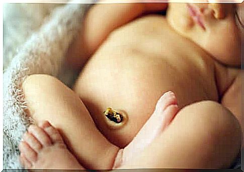 How is the navel of a newborn baby treated?