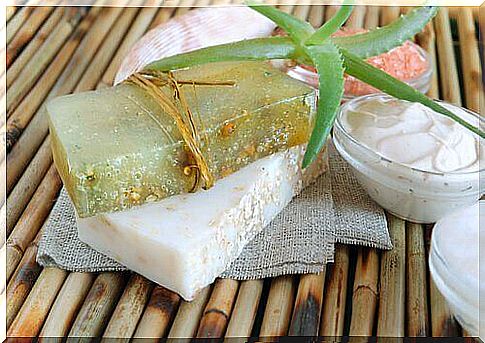 How to make moisturizing aloe vera soap