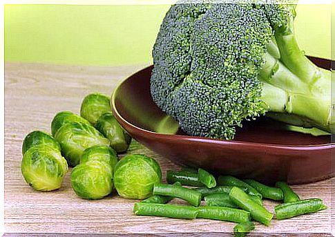 Avoid eating e.g.  rose and broccoli.