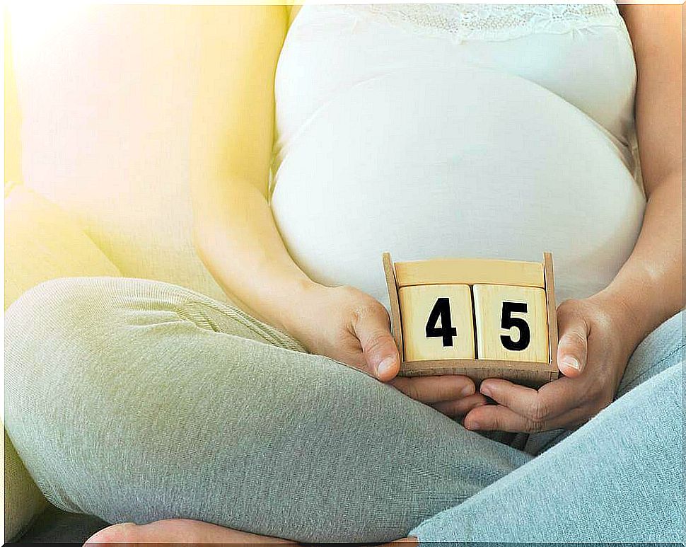 Is it possible to get pregnant naturally at the age of 45?