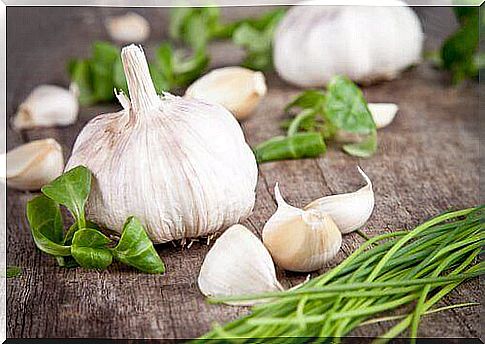 Garlic helps remove heavy metals from the liver.