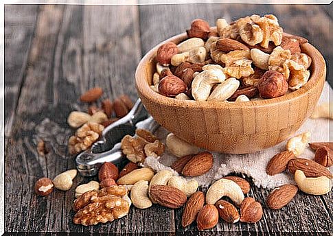 The amino acid contained in nuts is suitable for liver cleansing.