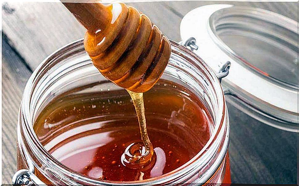 medicinal drink for coughs and flu contains honey