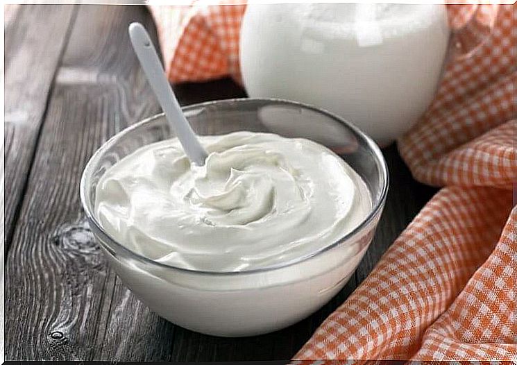 Yogurt has moisturizing properties