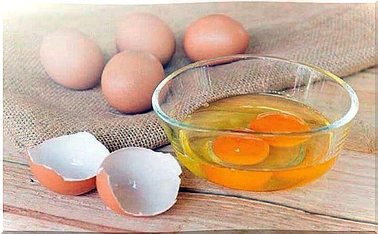 Eggs moisturize dry hair