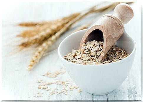 Oats help moisturize both skin and hair.