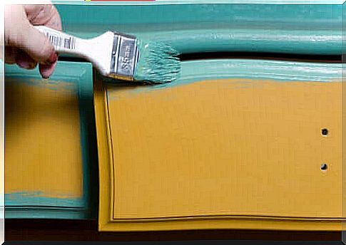 Use these tips to paint wooden furniture