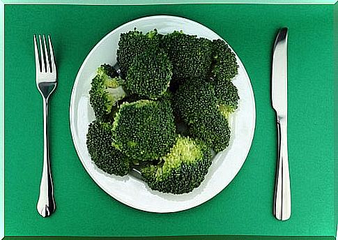 a plate full of broccoli