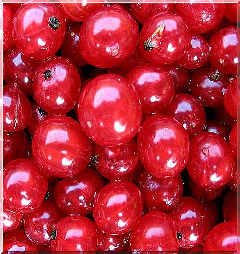 Cranberries help keep skin firm with its anti-age properties.