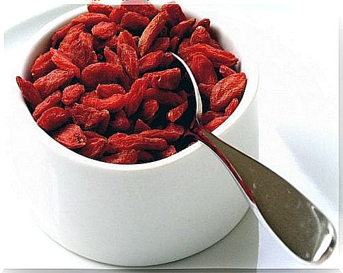 What are goji berries and are they healthy?