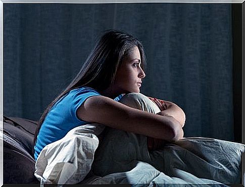 the woman woke up in the middle of the night and could no longer sleep