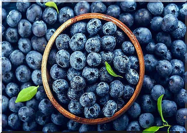 Blueberries have the least carbohydrates